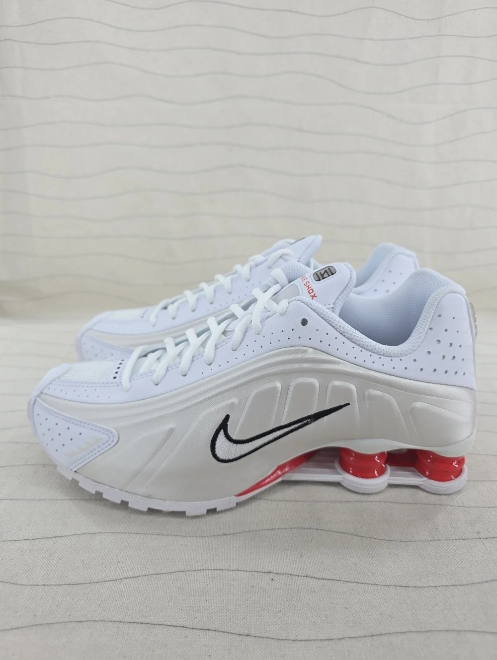 Nike Youth Shox R4 GS White Phantom Red Running Shoes CW2626-102 Size 7Y NEW